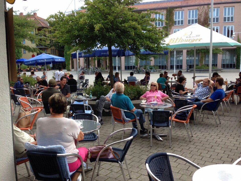 Außenbereich Eiscafé Calimero in Garching